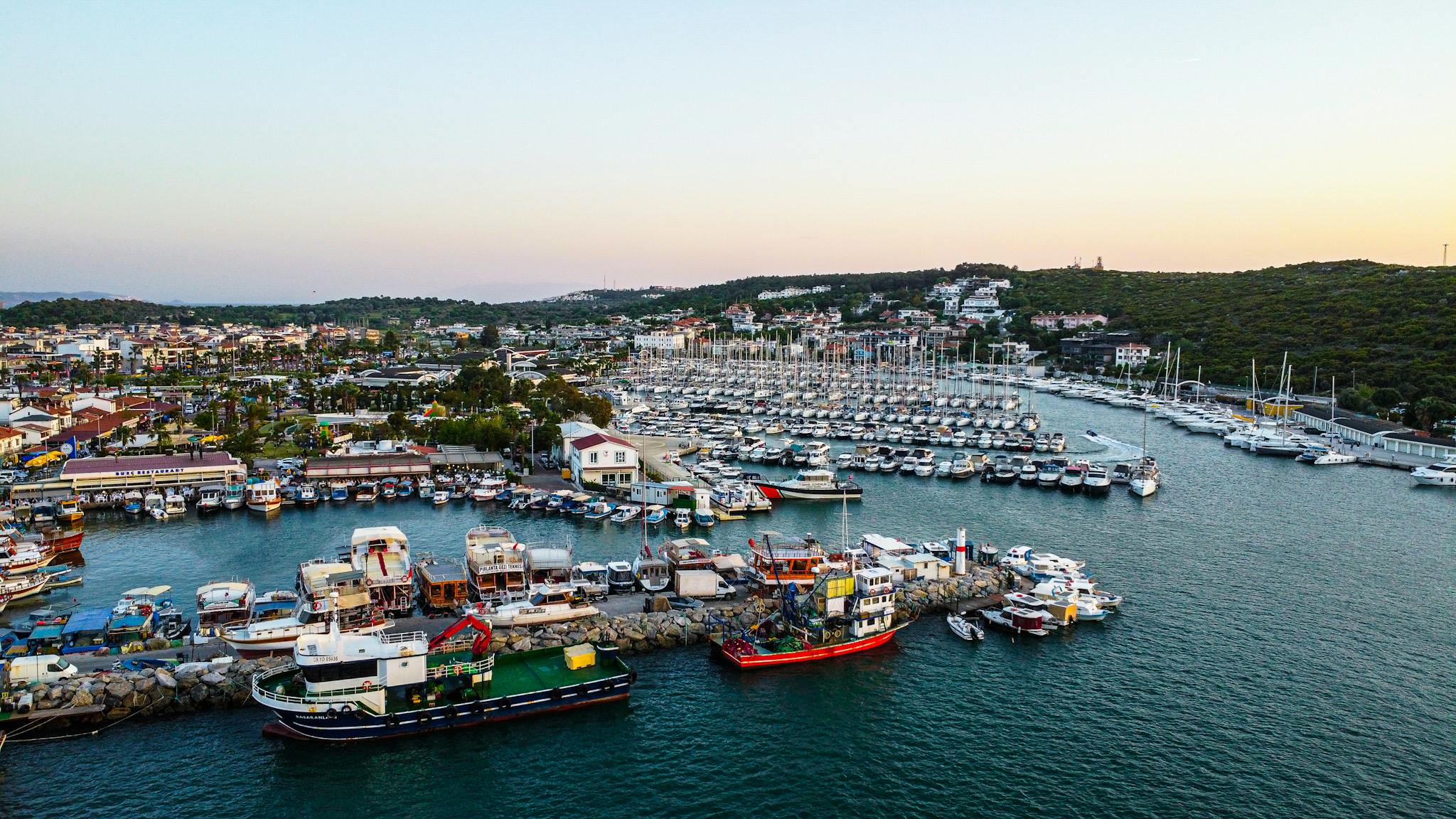 Sabahın Sessizliği – Limanda Bir Gün